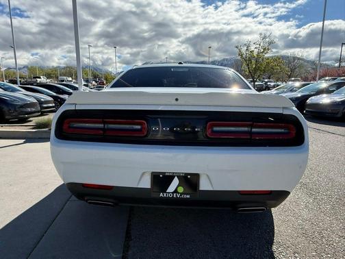 Bright White Clearcoat 2015 Dodge Challenger SXT