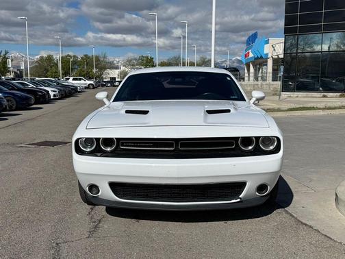 Bright White Clearcoat 2015 Dodge Challenger SXT