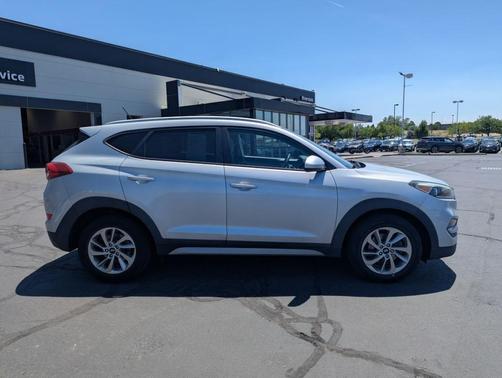 Molten Silver 2017 Hyundai TUCSON SE