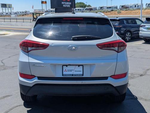Molten Silver 2017 Hyundai TUCSON SE