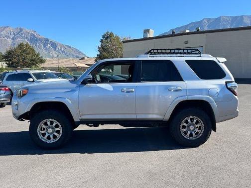 Classic Silver Metallic 2016 Toyota 4Runner SR5 Premium