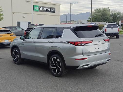 2025 Mitsubishi Outlander PHEV SE