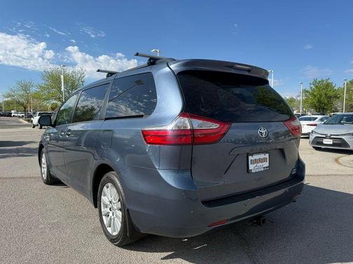 2017 Toyota Sienna XLE