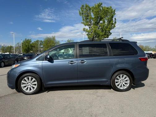 2017 Toyota Sienna XLE