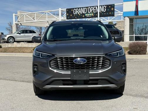 2025 Ford Escape Platinum