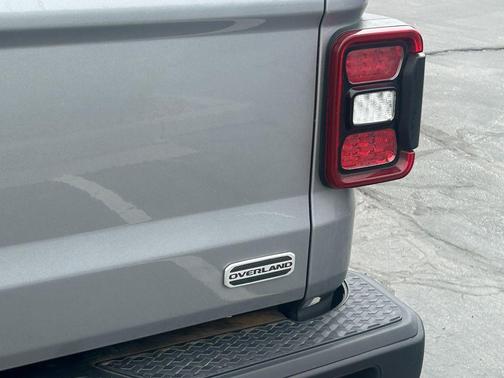 Billet Silver Metallic Clearcoat 2020 Jeep Gladiator Overland