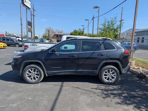 Brilliant Black Crystal Pearlcoat 2014 Jeep Cherokee Latitude