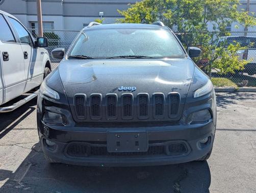 Brilliant Black Crystal Pearlcoat 2014 Jeep Cherokee Latitude