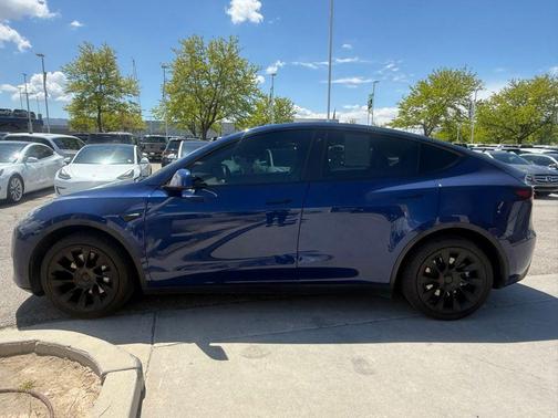 Blue 2022 Tesla Model Y Long Range