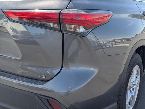 Magnetic Gray Metallic 2023 Toyota Highlander LE