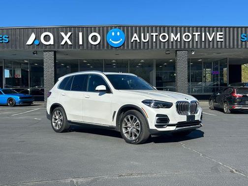White Metallic 2023 BMW X5 xDrive40i