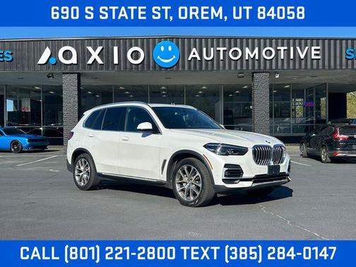 White Metallic 2023 BMW X5 xDrive40i