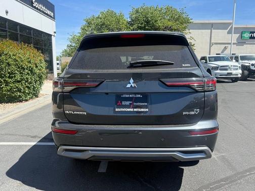 Gray 2026 Mitsubishi Outlander PHEV SE