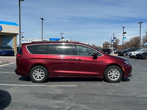 2021 Chrysler Voyager LXI