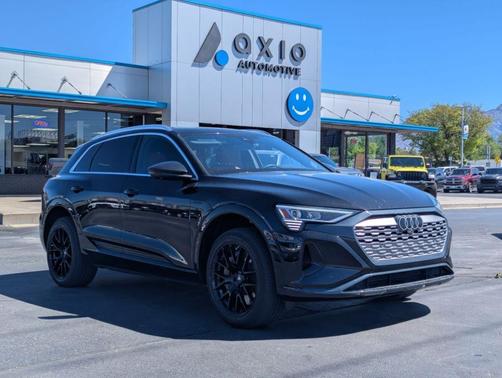 Mythos Black Metallic 2024 Audi Q8 e-tron Premium