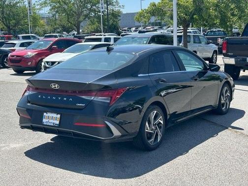 2024 Hyundai ELANTRA Limited
