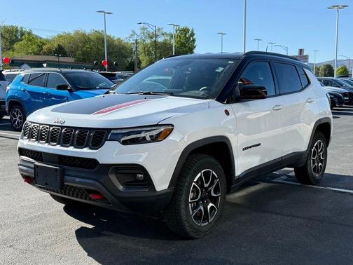Bright White Clearcoat 2024 Jeep Compass Trailhawk