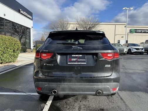 2017 Jaguar F-PACE 35t R-Sport