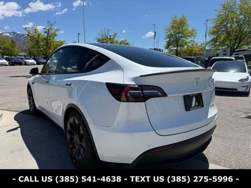 Pearl White Multi 2022 Tesla Model Y Performance