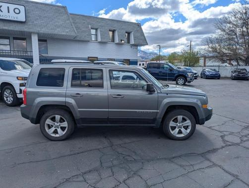 Mineral Gray Clearcoat Metallic 2014 Jeep Patriot Latitude