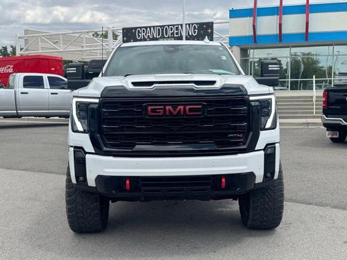Summit White 2024 GMC Sierra 2500 AT4