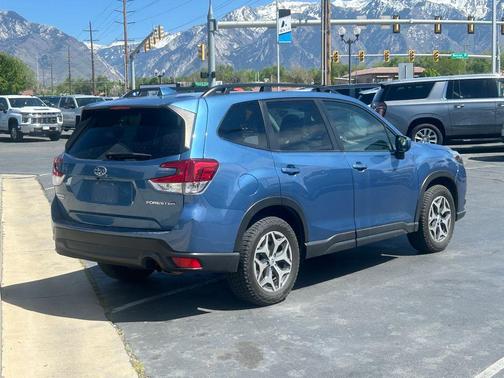 Horizon Blue Pearl 2023 Subaru Forester 2.5i Premium