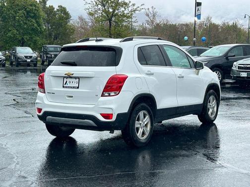 Summit White 2017 Chevrolet Trax LT