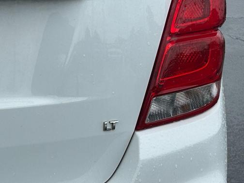 Summit White 2017 Chevrolet Trax LT