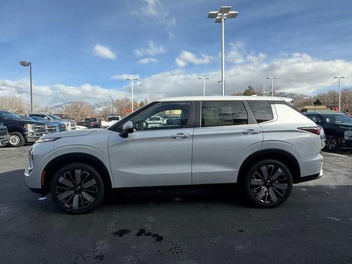 2026 Mitsubishi Outlander SE