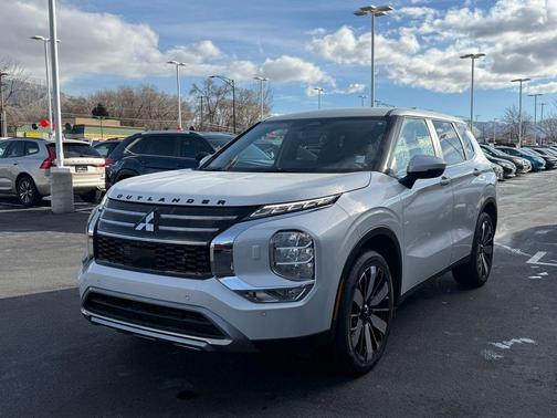 2026 Mitsubishi Outlander SE