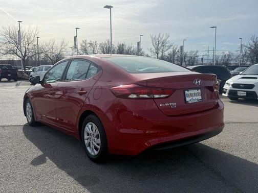 2018 Hyundai ELANTRA SE