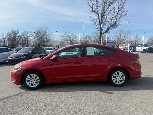 2018 Hyundai ELANTRA SE