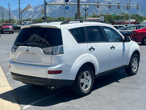 White 2007 Mitsubishi Outlander