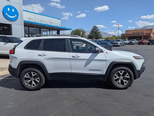 Bright White Clearcoat 2014 Jeep Cherokee Trailhawk