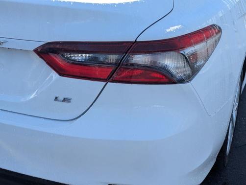 Ice 2023 Toyota Camry LE