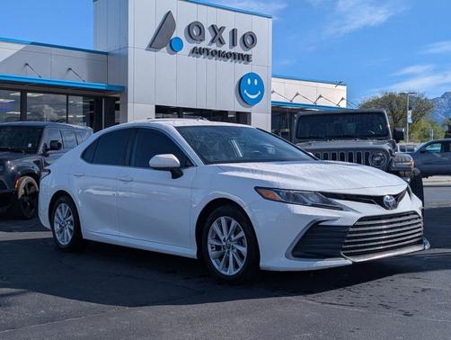 Ice 2023 Toyota Camry LE