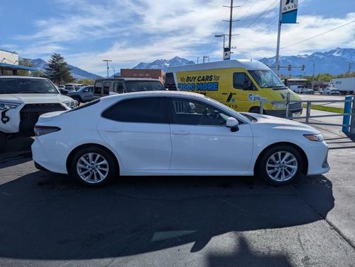 Ice 2023 Toyota Camry LE