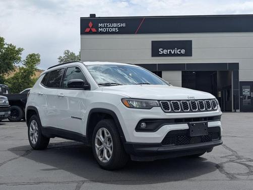 Bright White Clearcoat 2024 Jeep Compass Latitude