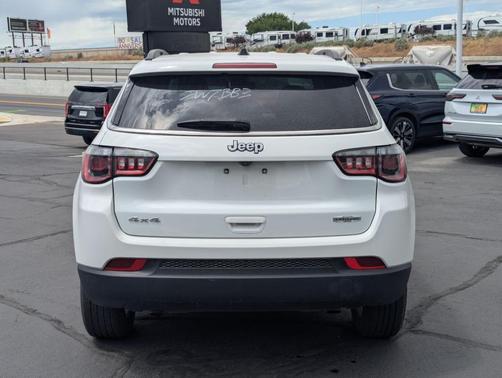 Bright White Clearcoat 2024 Jeep Compass Latitude