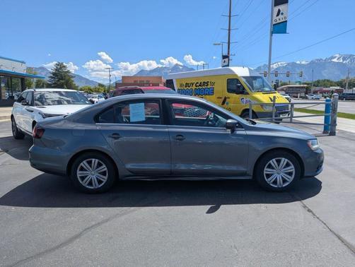 Platinum Gray Metallic 2017 Volkswagen Jetta 1.4T S
