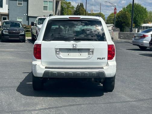 White 2004 Honda Pilot EX-L