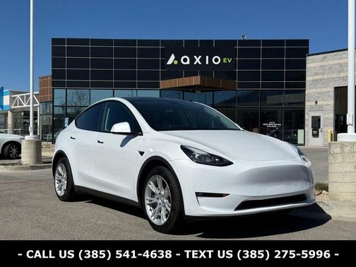 Pearl White Multi 2022 Tesla Model Y Long Range