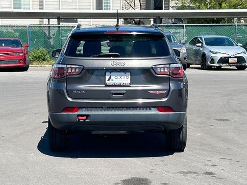 Granite Crystal Clearcoat Metallic 2019 Jeep Compass Trailhawk