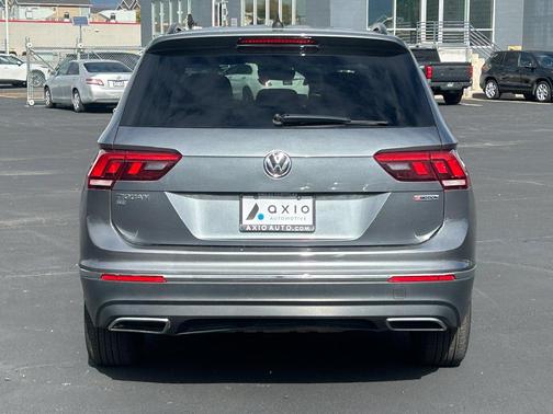 Platinum Gray Metallic 2021 Volkswagen Tiguan 2.0T SE