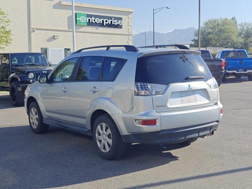 2012 Mitsubishi Outlander ES