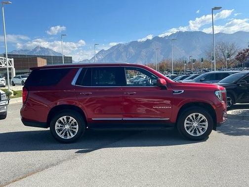 2023 GMC Yukon SLT