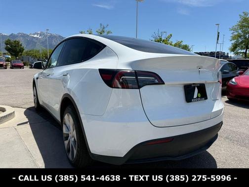 Pearl White Multi 2023 Tesla Model Y Long Range