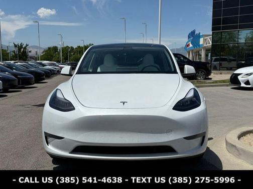 Pearl White Multi 2023 Tesla Model Y Long Range