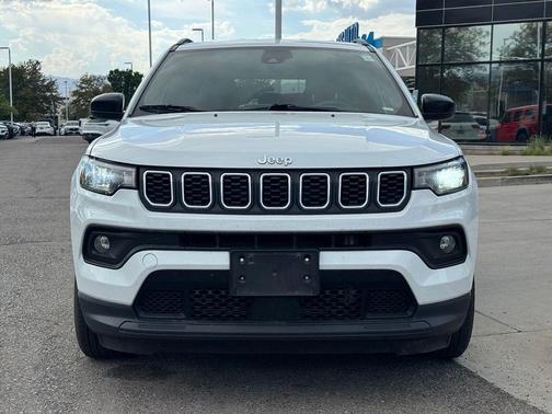 Bright White Clearcoat 2024 Jeep Compass Latitude