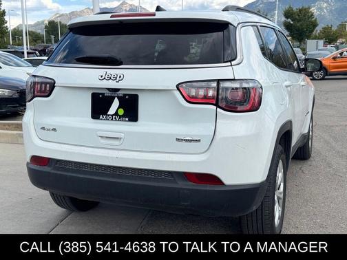 Bright White Clearcoat 2024 Jeep Compass Latitude